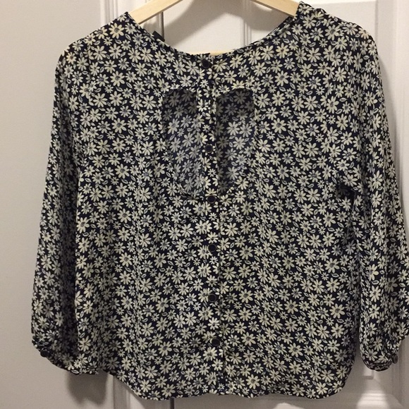 3/$30 Flower blouse - Picture 2 of 3